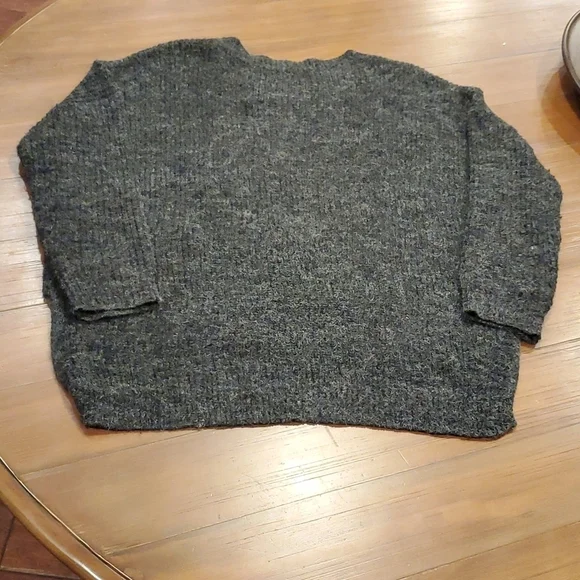 Dreamers Graphic sweater. - Picture 5 of 8